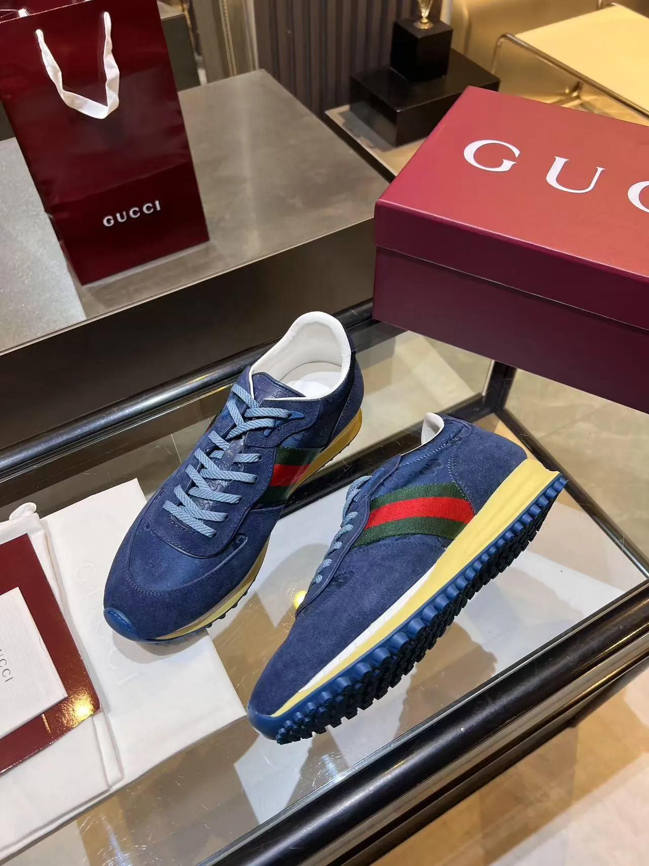 [G Home] P: 660💰 Men's Size: 40-44 (45 customized) Gucci Gucci Top version Latest catwalk style Re-Motion series Thick-soled casual sneakers Original purchase development and production This sneaker has a detachable and adjustable ankle strap, adding a dynamic item to the 2025 spring and summer series. The light and flexible outsole has been specially treated and is filled with a strong retro style. Exquisitely packaged at the delivery counter🛍📦 ▪️Fabric: Original customized imported first-layer cowhide ▪️Inner lining: Original customized breathable mesh ▪️Sole: Original molded TPU material ▪️Sole thickness: 3.5CM
